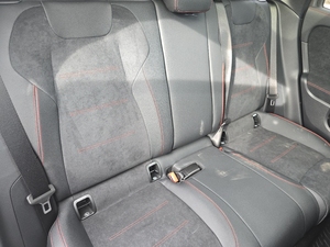 Mercedes-Benz GLA 250 4MATIC Hatchback 2026 Boîte de vitesses automatique Direction assistée Turbo Transmission intégrale Cuir clair Certifié Propre et peu utilisé - Product Image 5