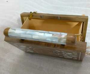 เครื่องประดับงานปาร์ตี้สำหรับผู้หญิงหรูหราทันสมัยทำจากไม้มุกแท้ทำมือปรับแต่งได้ - Product Image 2