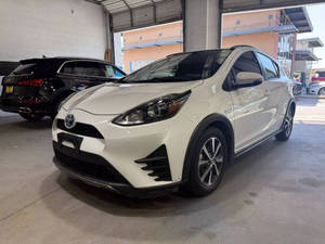 Voiture d'occasion de qualité et abordable, Toyota Prius c 2018, conduite à gauche - Product Image 3