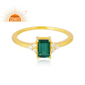 Anillo de Diseño Exclusivo Chapado en Oro de 18K con Circonita Cúbica Natural y Esmeralda, Fabricante de Joyería Fina - Product Image 3