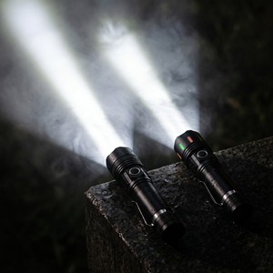 <span class=keywords><strong>Linterna</strong></span> Táctica LED con Zoom, Resistente al Agua IP65, 4000mAh, Recargable Tipo-C, Base Magnética de Aleación de Aluminio, Clip, 3 Modos, Emergencia - Product Image 2