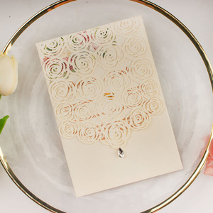 Bleu marine argent or rose ivoire <span class=keywords><strong>diamant</strong></span> gemme fleur rose découpée au laser carte d'invitation <span class=keywords><strong>de</strong></span> mariage poche douce 16 invitations <span class=keywords><strong>de</strong></span> Quinceanera - Product Image 5