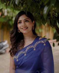 เสื้อเบลาส์ผ้าซาตินแบบไม่มีตะเข็บผ้าโปร่งบางเนื้อนุ่มหรูหราพร้อมด้วยงานฝีมือที่ประณีตแบบดั้งเดิม - Product Image 3