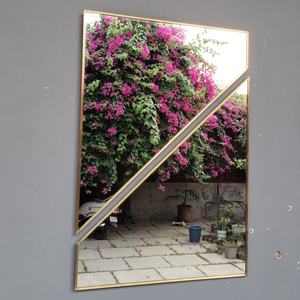 กระจกติดผนังแบบสองชิ้น กระจกตกแต่งผนังแบบไม่เหมือนใคร พร้อมกรอบสีทองเหลือง - Product Image 3