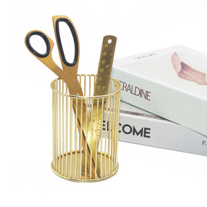 Ciseaux de bureau asymétriques dorés avec lame en acier inoxydable à bord lisse pour couper le ruban pour les projets de bricolage festifs - Product Image 5