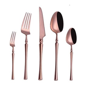 Ensemble de couverts en acier inoxydable fini or rose avec poignée ronde fine pour les fêtes de mariage - Product Image 1