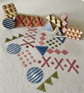 Ensemble de tampons sculptés à la main de formes variées |   Blocs de bois artisanaux pour l'impression textile moderne et la poterie - Product Image 2