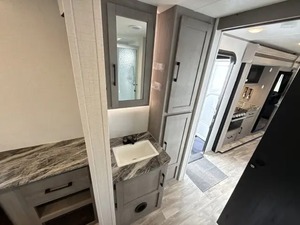 NOUVELLE CARAVANE D-U-T-C-H-M-E-N RV K-O-D-I-A-K ULTIMATE 3221RLSL 2024 prête à la vente - Product Image 3