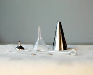 Mini Embudo de Acero Inoxidable con Varilla de Limpieza para una Transferencia de Líquidos Precisa y sin Derrames, Ideal para Botellas, Cocina y Bar - Product Image 4