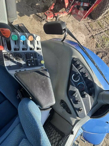 Tracteur New Holland T8040 haute performance, système hydraulique avancé pour l'agriculture - Product Image 6