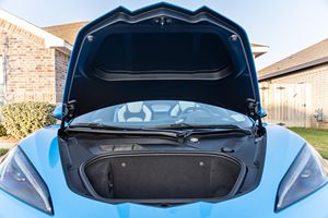 2022 Convertible de alto rendimiento con motor central |   Motor V8 de 6.2L de Aspiración Natural |   Automático de doble embrague de 8 velocidades |   495 HP |   16,000 millas - Product Image 2