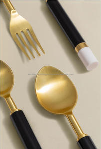 Vente chaude Métal Doré Couverts Avec Noir Blanc Poignée Couverts Ensemble pour Fête De Mariage Restaurant Hôtel - Product Image 6
