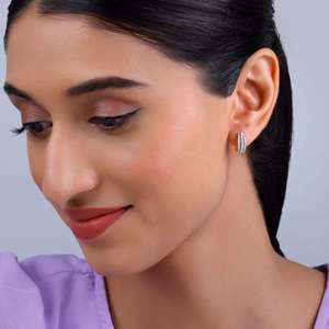 Boucles d'oreilles élégantes créoles en or avec diamants Style Twirl - Product Image 3