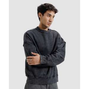 Sweat-shirt tricoté coupe ample avec finition anti-boulochage, détails bruts, style délavé - Product Image 2