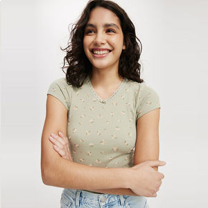 Diseño de impresión personalizada cuello en V Slim Fit Venta caliente ropa de calle elástica diseño transpirable camisetas de mujer - Product Image 3