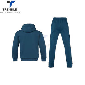 ชุดวอร์มลำลองผู้ชาย 2 ชิ้น ผ้าหนานุ่ม อุ่นสบาย แบบเรียบ สีพื้น ชุดเสื้อฮู้ดและกางเกงขายาว ผ้าฟลีซ สำหรับเล่นกีฬา วิ่งจ๊อกกิ้ง ฤดูหนาว มีกระเป๋า - Product Image 2