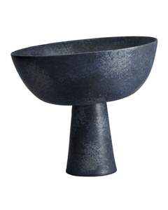 Bol décoratif en métal noir et gris Bol de vaisselle de service de créateur Bol de service en métal à feuilles martelées Base à fleurs Décoratif en métal - Product Image 1