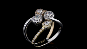 Anillo de Diamante Cultivado en Laboratorio con Corte en Forma de Pera |   Anillo de Oro Tricolor en Oro Rosa, Amarillo y Blanco |   Joyería Fina Elegante para Fiestas y Uso Diario - Product Image 6