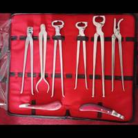 Outil de maréchal-ferrant professionnel OEM de gros Clencher à sabot à clous serrant les ongles en fer à cheval Produit de soin professionnel pour chevaux