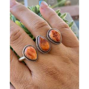 Anillo Ajustable Hecho a Mano por Navajos, Talla Única, con Diseño de Espina de Ostra, Engaste de Plata de Ley, Piedras Preciosas Naturales en Forma de Mano, Regalo - Product Image 2