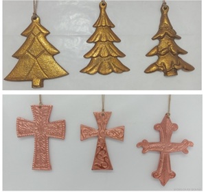 Insignias y emblemas navideños de metal irregulares hechos a mano RTS Adornos navideños de metal para la decoración del hogar y del árbol - Product Image 5