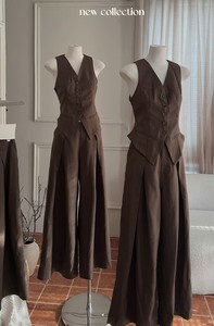 Conjunto Elegante de Chaleco Marrón con Botones y Pantalones Cortos Anchos para Mujer, Formal, Transpirable, Corte Ajustado, Moda Primavera/Verano - Product Image 4
