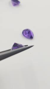 พลอยแอมะทิสต์ธรรมชาติคุณภาพสูง รูปทรงลูกแพร์ขนาด 9x11 มม. เจียระไนเหลี่ยม แสงเงางาม สีสวยงาม รับรองโดยผู้เชี่ยวชาญ สามารถปรับแต่งได้ - Product Image 5