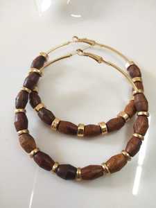 Pendientes colgantes de aleación de coral y cobre hechos a medida Estilo Vintage para ocasiones de fiesta de mujeres - Product Image 4