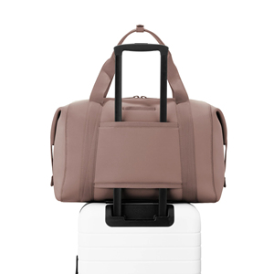 Mochila deportiva multifuncional grande con logotipo personalizado hecha de nailon impermeable con un diseño de transporte de viaje con deportes - Product Image 6