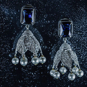 Pendientes de tuerca de moda india de alto grado superventas, cristal de loto brillante y perla con brillo de alta calidad, proveedor directo - Product Image 1