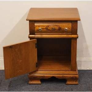 Mesita de noche de caoba tallada a mano de estilo victoriano exquisito | Mesita de noche premium a medida con cajón y gabinete de almacenamiento para El - Product Image 6