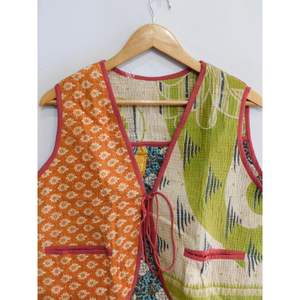 Vestes réversibles sans manches imprimées Kantha faites à la main Veste matelassée pour femmes Veste courte matelassée de style Boho - Product Image 4
