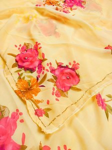 Georgette bandhani Saree ที่มีการออกแบบที่ซับซ้อนสไตล์แฟชั่นชุดแบบดั้งเดิมสำหรับผู้หญิงสำหรับงานแต่งงานเทศกาลหรืองานปาร์ตี้ - Product Image 3