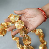 Tali bunga Gota emas gantung untuk latar belakang dekorasi pernikahan India harus patti Garland Gota gantung bunga buatan