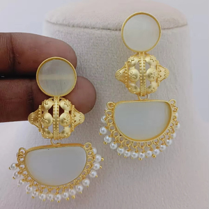 Crescent Temple Ornamentación única Acabado de piedra semicircular Diseño personalizable Juego de pendientes de gota de moda Latón hecho a granel - Product Image 1