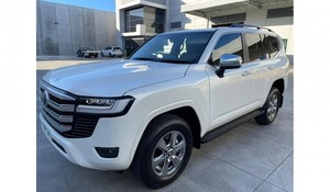 รถ SUV ปี 2020 พวงมาลัยขวา ขับเคลื่อนสี่ล้อ เบาะหนัง ภายในสีเข้ม - Product Image 5