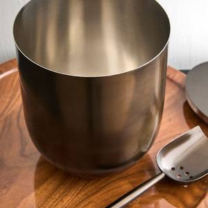 Seau à glace moderne en acier inoxydable avec couvercle, louche et bouton en bois, finition mate élégante pour la maison, les bars, les fêtes et les cadeaux - Product Image 3
