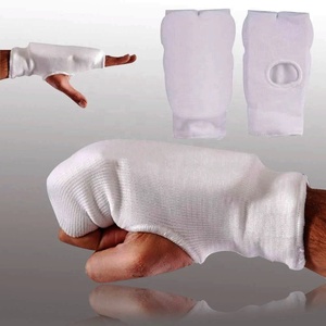 Mitaines de karaté élastiques personnalisées de haute qualité pour l'entraînement au karaté - Product Image 3