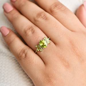 Anillo de peridoto minimalista de Plata de Ley 925, piedra de nacimiento de agosto, racimo de multipiedra verde único para bodas, fiestas naturales - Product Image 2