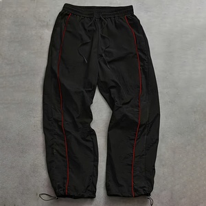 Pantalon parachute blanc pour homme de haute qualité, coupe large, personnalisé, avec bande latérale contrastante noire, style streetwear, cordon de serrage - Product Image 1