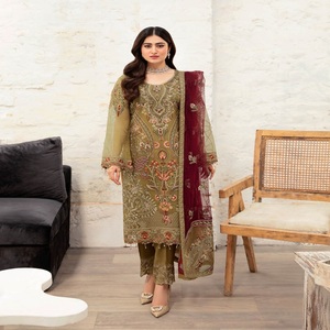 Salwar Kameez de haute qualité de la marque Ramsha, style pakistanais, pour occasions spéciales, avec broderies lourdes, style pakistanais et indien. - Product Image 6