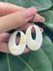 ต่างหูฮอร์นธรรมชาติทำด้วยมือน้ำหนักเบาและหรูหราอุปกรณ์เสริมที่ไม่ซ้ำใครเหมาะสำหรับแฟชั่นเป็นมิตรกับสิ่งแวดล้อมและของขวัญให้ - Product Image 5