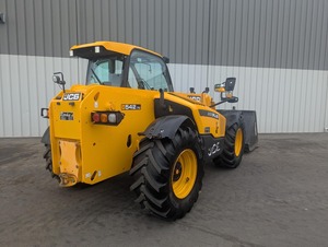 Chariot télescopique JCB 542-70 AGRI PLUS - Machine de construction robuste avec une stabilité supérieure pour les opérations professionnelles - Product Image 5