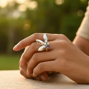 Bague en argent 925 pour femme avec fleur et améthyste, bijou élégant, idée cadeau - Product Image 1