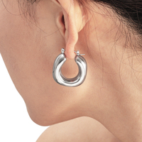 Pendentif carré ajouré en acier inoxydable plaqué or 18 carats, design élégant, accessoires de mode tendance pour femmes, idéal pour les fêtes