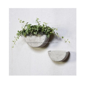 Maceta de alambre de metal hecha a mano montada en la pared con revestimiento de polvo negro acabado forma triangular diseño único para decoración de jardín - Product Image 6