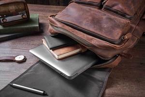 กระเป๋าเป้สะพายหลังสำหรับเดินทางทุกวันทำด้วยมือหนังแท้ลายเนื้อไม้ดีไซน์เฉพาะตัว - Product Image 5