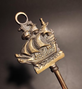 Chausse-pieds en bois long avec poignée en forme de bateau, finition polie, style élégant et ergonomique, parfait pour les amateurs de la mer et pour un usage cadeau - Product Image 5