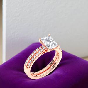 Anillo de compromiso de diamante moissanita de corte redondo y radiante de 2,55 quilates con centro de oro macizo de 2,00 quilates con banda a juego - Product Image 4