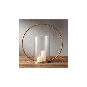 Agregue este candelero de sofisticación vintage con este hermoso candelabro de aluminio funcional y resistente - Product Image 1